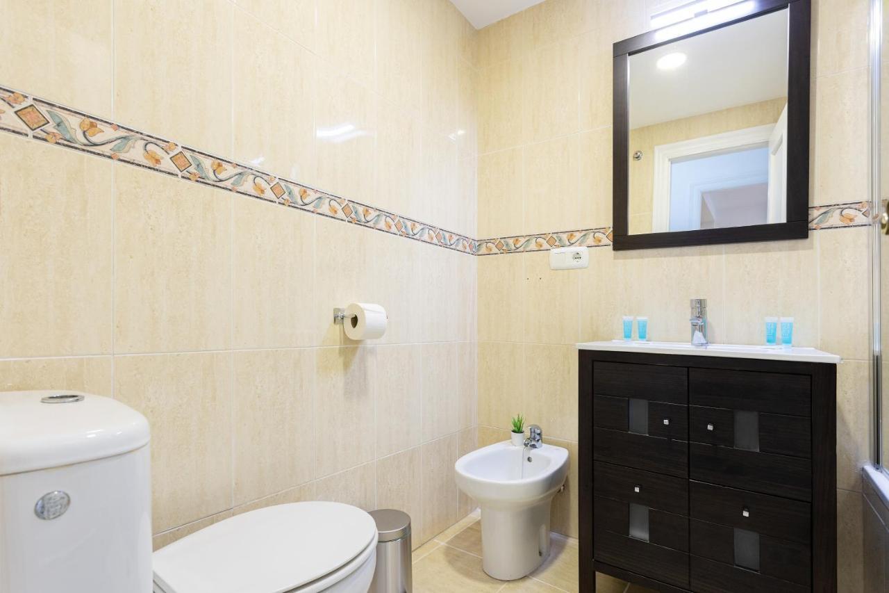 Holidays2Malaga Capuchinos French Balconies, Private Parking, Wifi & Air Con ภายนอก รูปภาพ